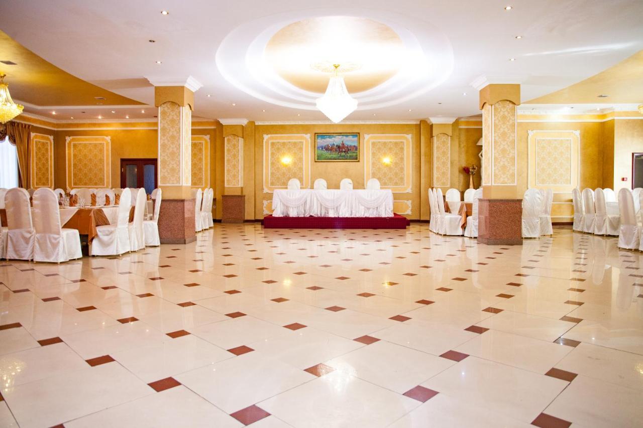 Ak Samal Hotel Karagandi Kültér fotó
